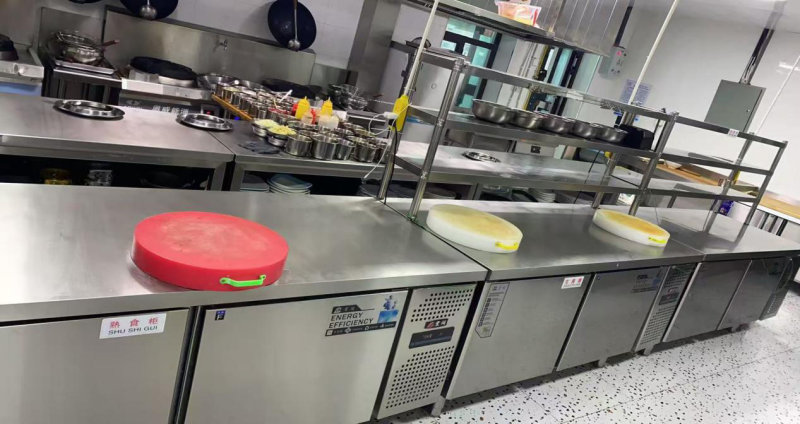 伊宁市餐饮服务提供者食品安全“红黑榜”监管机制探析